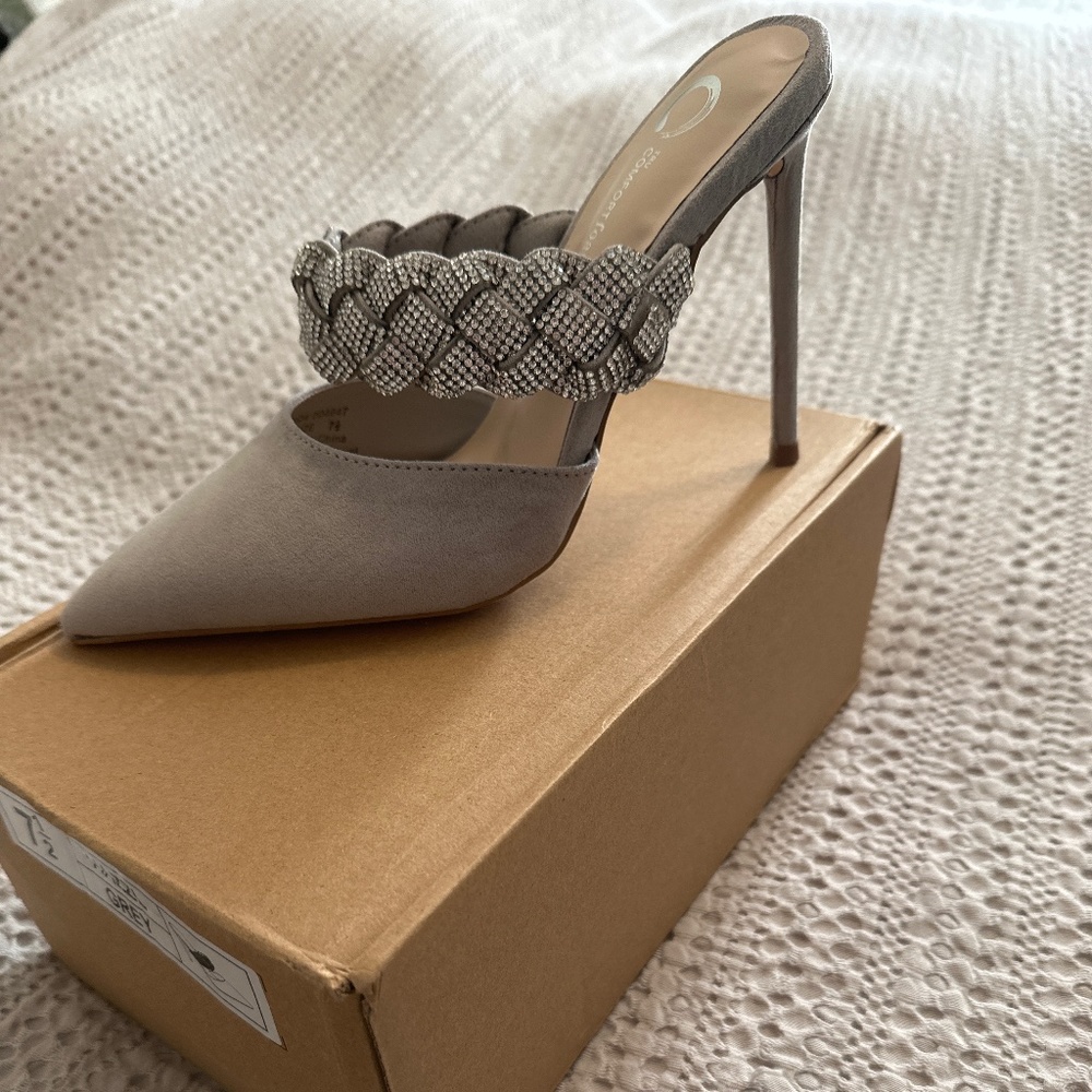 NIB GREY SPARKLING HEEL